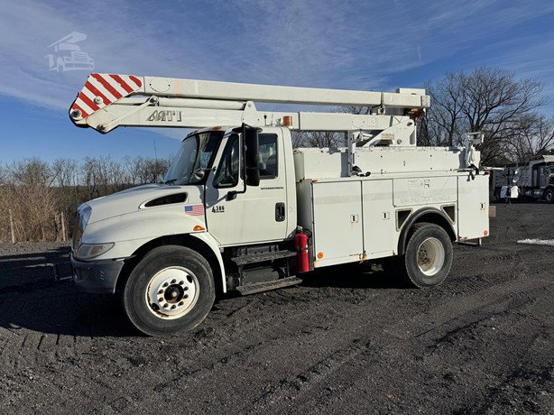 2007 International Durastar 4300 Bucket Truck for sale