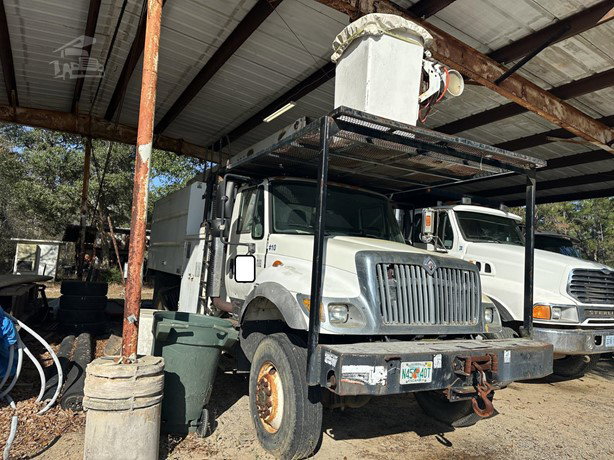 2011 International Workstar 7400 Bucket Truck for sale — view 2