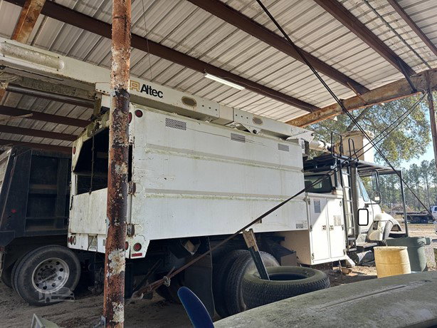 2011 International Workstar 7400 Bucket Truck for sale — view 4
