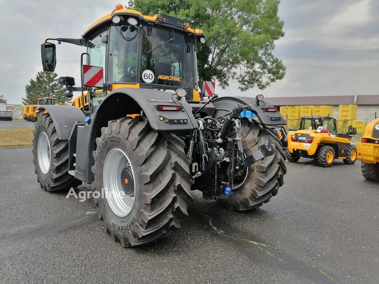 2020 JCB FASTRAC 4220 Tractor - Wheel for sale — view 2
