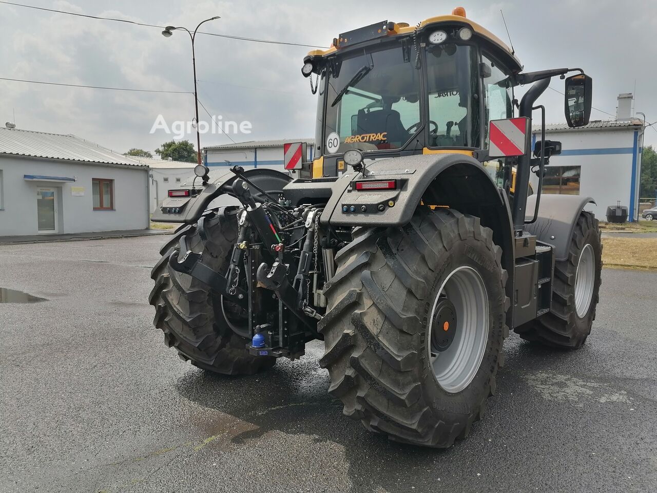 2020 JCB FASTRAC 4220 Tractor - Wheel for sale — view 3