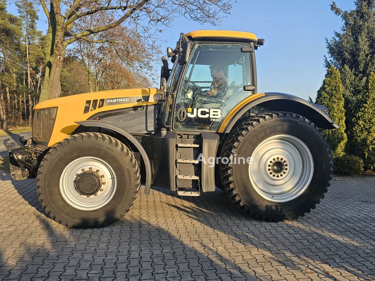 2011 JCB Fastrac 7230 Tractor - Wheel for sale — view 3