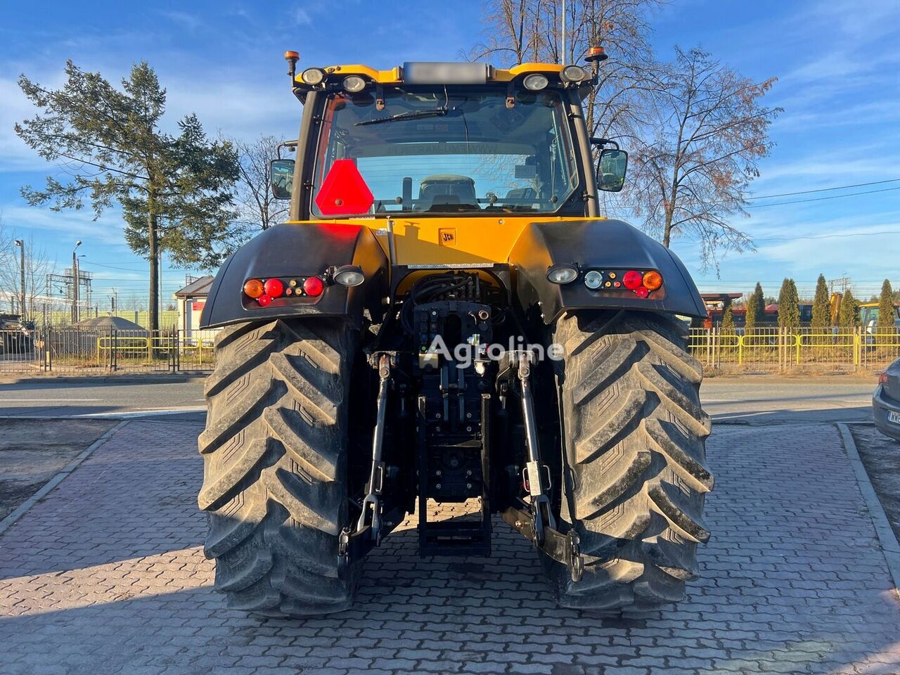2014 JCB FASTRAC 8310 Tractor - Wheel for sale — view 4