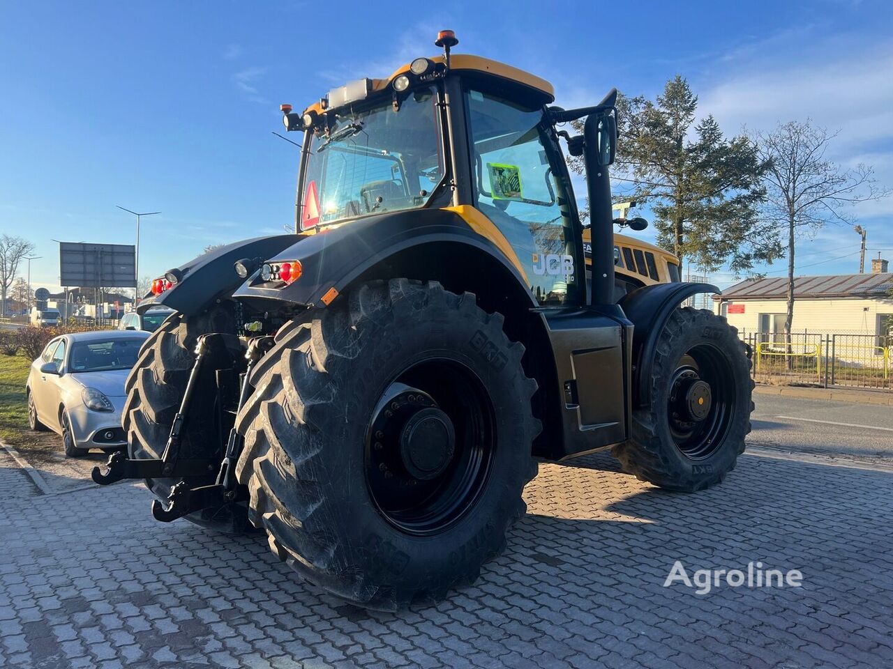 2014 JCB FASTRAC 8310 Tractor - Wheel for sale — view 5