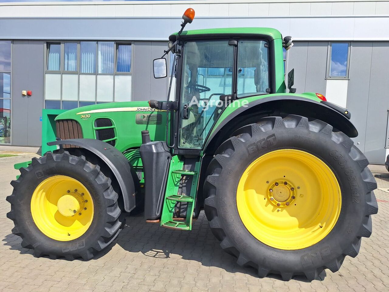 2007 John Deere 7430 Tractor - Wheel for sale — view 4