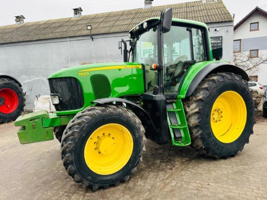 2009 John Deere 7430 Premium Tractor - Wheel for sale — view 4