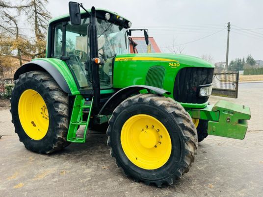 2009 John Deere 7430 Premium Tractor - Wheel for sale — view 5