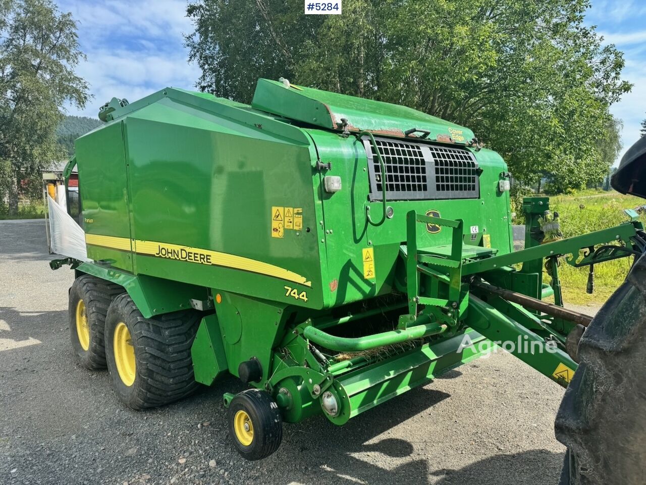 2012 John Deere 744 Hay - Tedder for sale — view 3