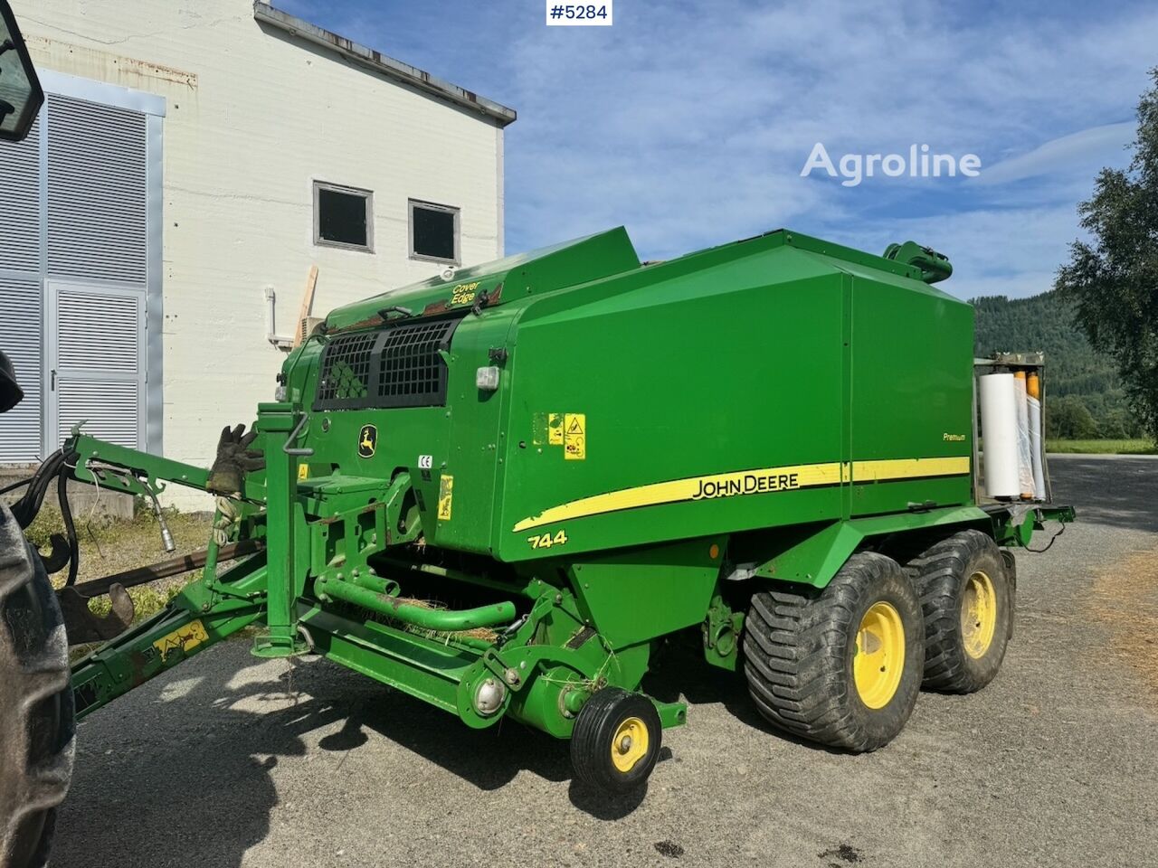 2012 John Deere 744 Hay - Tedder for sale — view 4