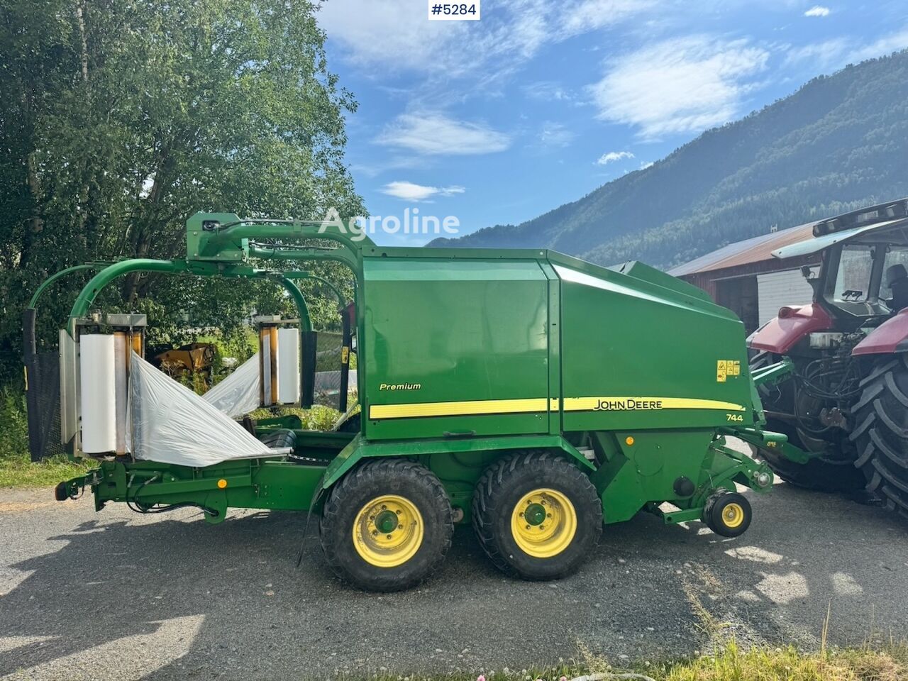 2012 John Deere 744 Hay - Tedder for sale — view 5