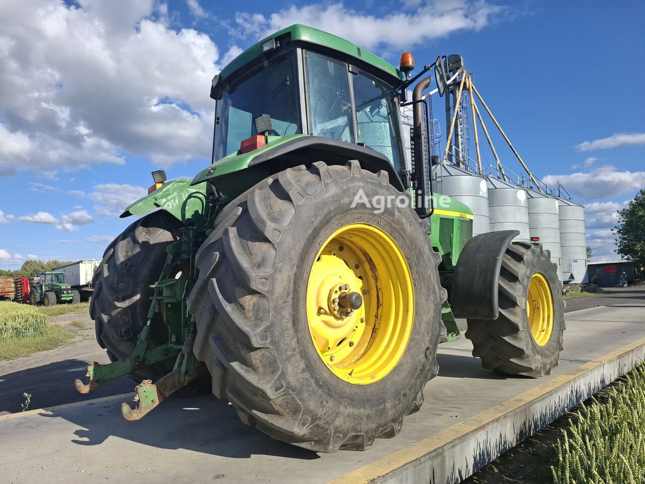 2001 John Deere 7710 Tractor - Wheel for sale — view 4