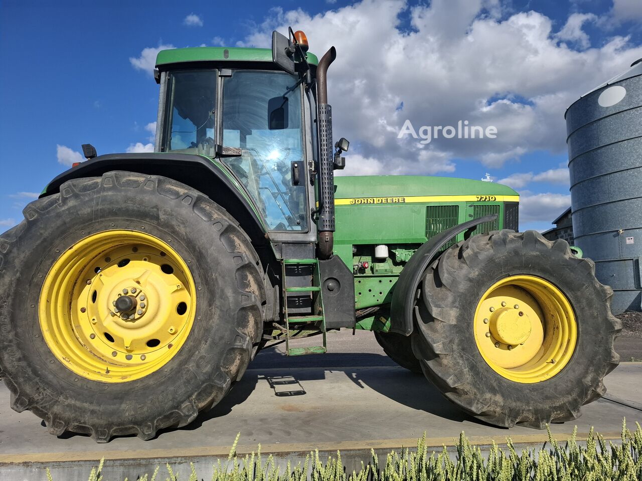 2001 John Deere 7710 Tractor - Wheel for sale — view 5