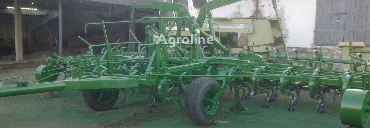 2004 John Deere 800 Tillage - Cultivator for sale — view 2