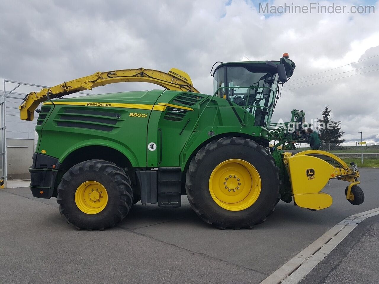 2018 John Deere 8800 Harvester - Forage for sale — view 3