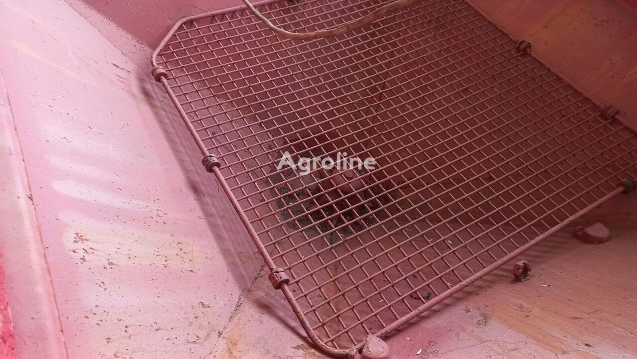 2008 Kuhn Axis Spreader - Self Propelled for sale — view 4