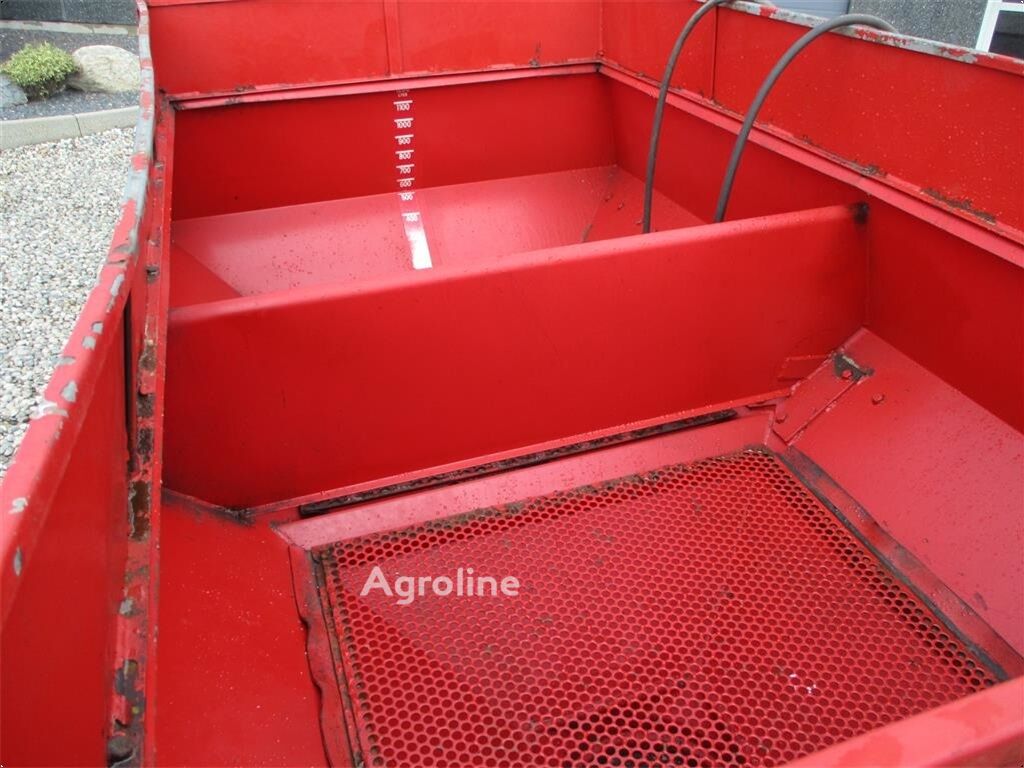 Lely CL 2400 Spreader - Self Propelled for sale — view 4