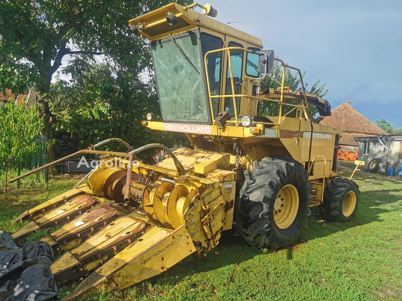 Holland 2305 Harvester - Forage for sale — view 2