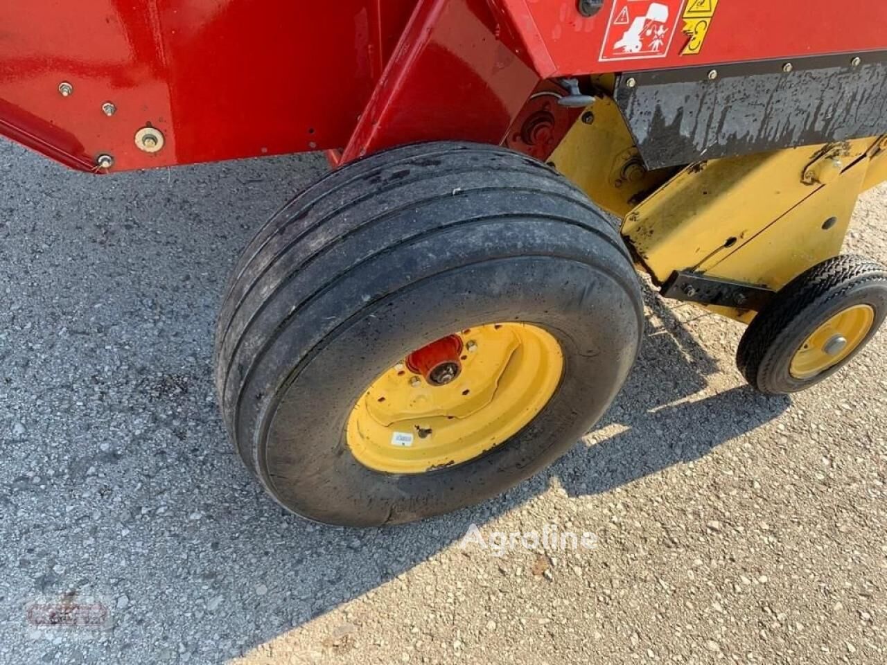 1998 New Holland 654 Hay - Square Baler for sale — view 2