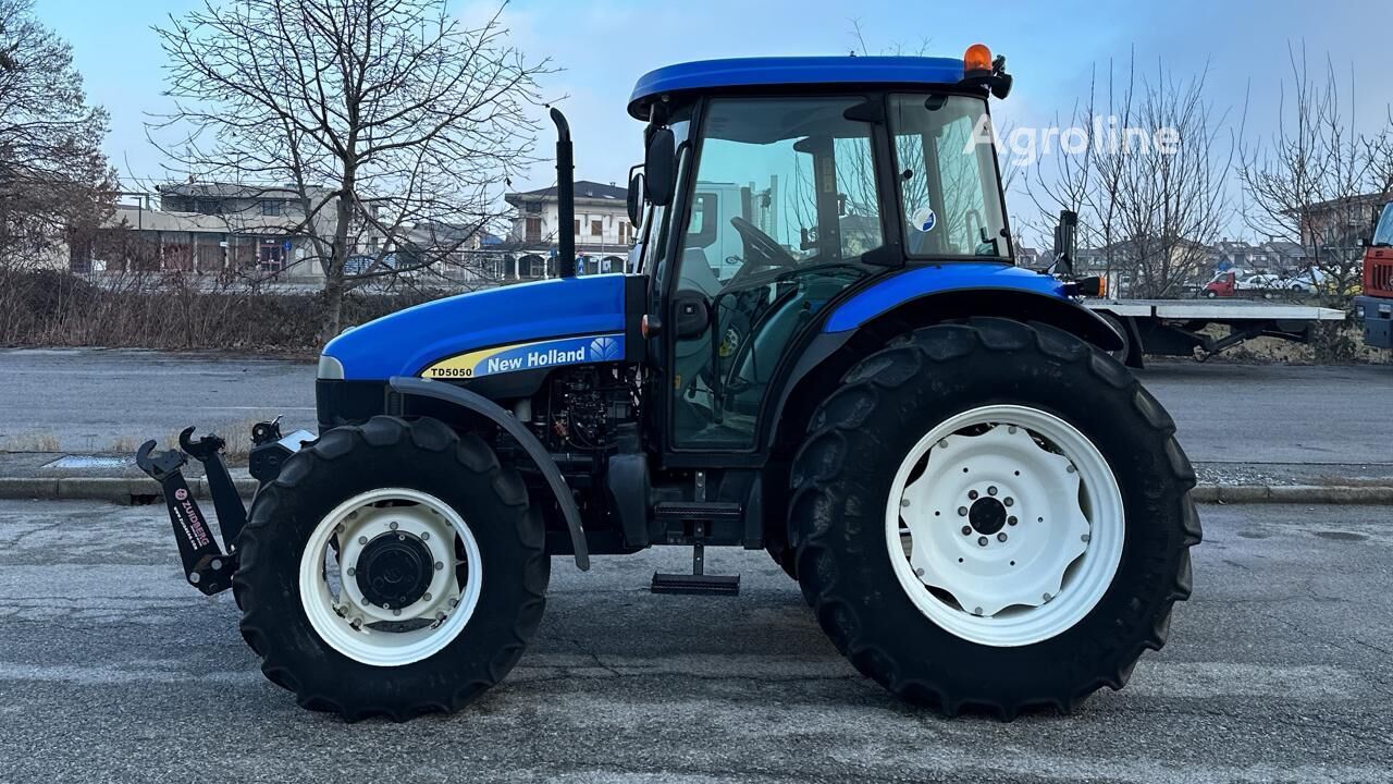 2012 New Holland TD5050 4X4 Tractor - Wheel for sale — view 2