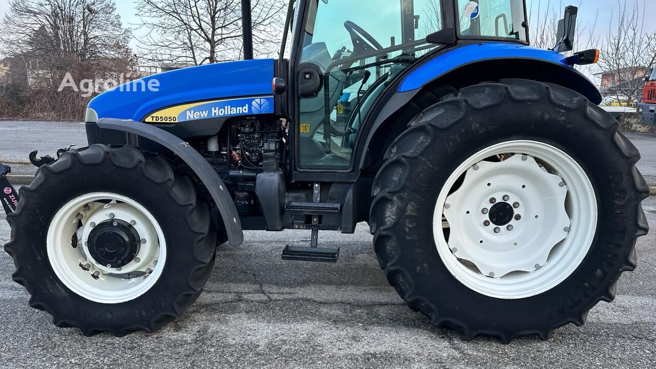 2012 New Holland TD5050 4X4 Tractor - Wheel for sale — view 3