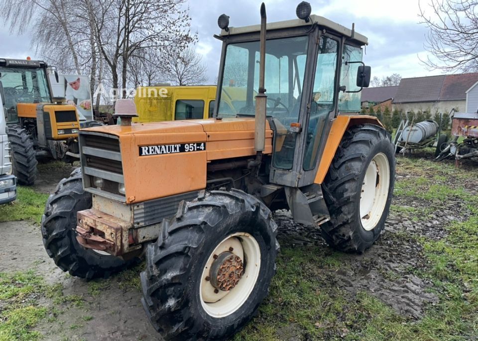 1976 Renault 951-4 Tractor - Wheel for sale — view 3
