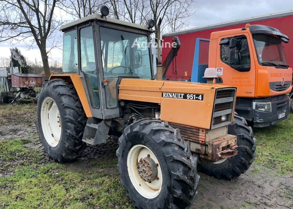 1976 Renault 951-4 Tractor - Wheel for sale — view 4
