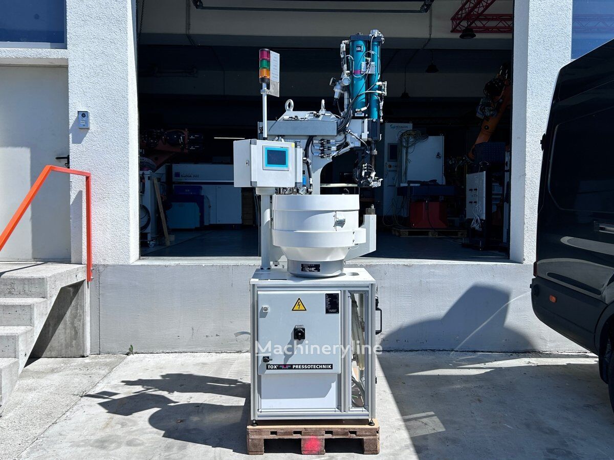 2015 Tox Pressotechnik Thermoforming Machine for sale