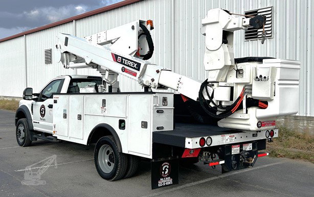2018 Terex LTM40 Bucket Truck for sale — view 3