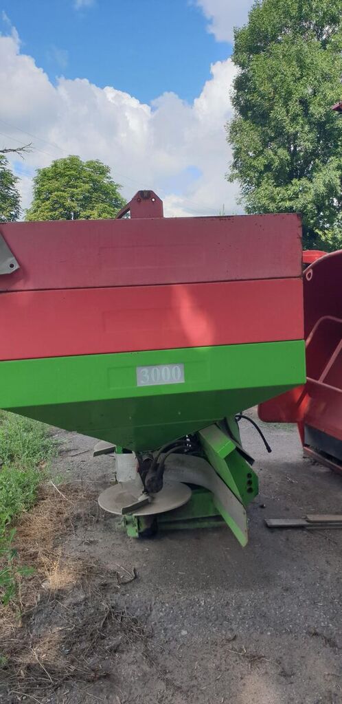 2010 UNIA MXL3000 Spreader - Self Propelled for sale — view 3
