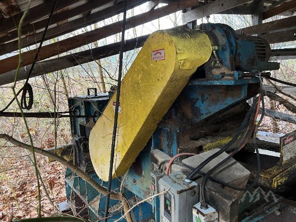 1990 West Salem 2822BH Horizontal Grinder for sale