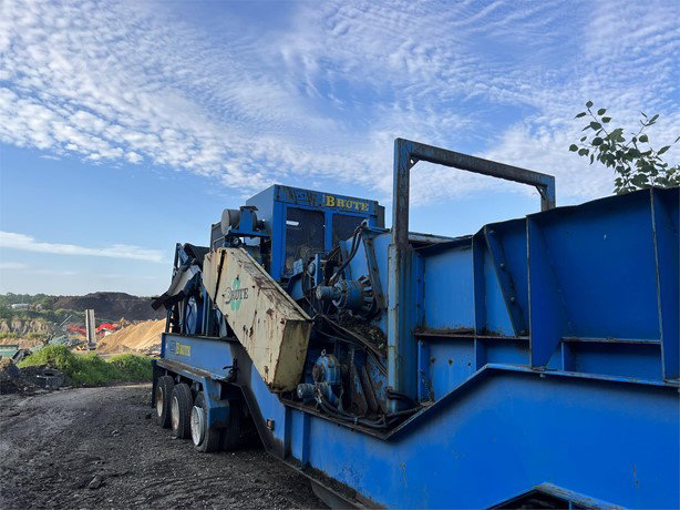 1999 West Salem Brute Horizontal Grinder for sale — view 3