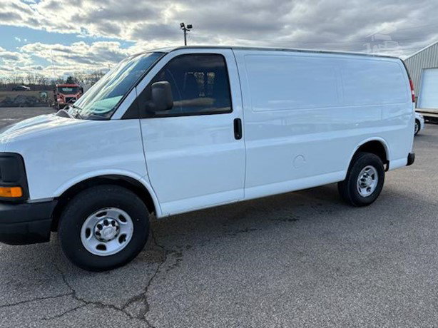 2016 Chevrolet Express 2500 Box Truck for sale — view 2