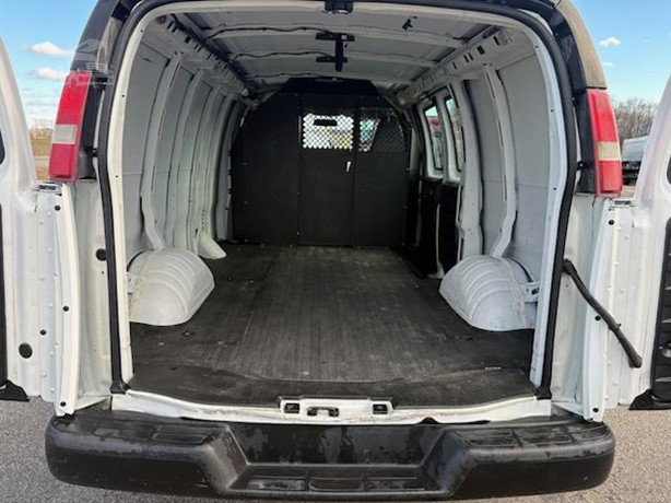 2016 Chevrolet Express 2500 Box Truck for sale — view 4
