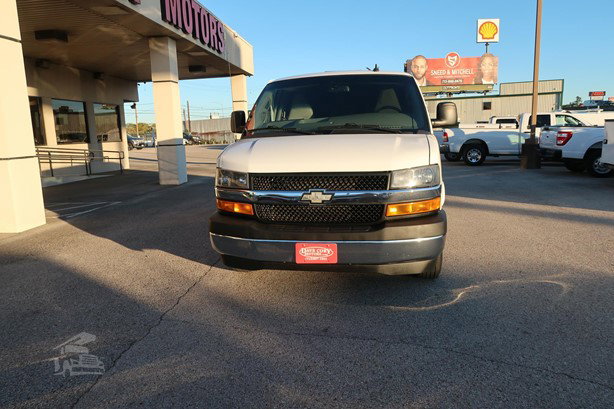 2018 Chevrolet Express 3500 Van - Passenger for sale — view 2