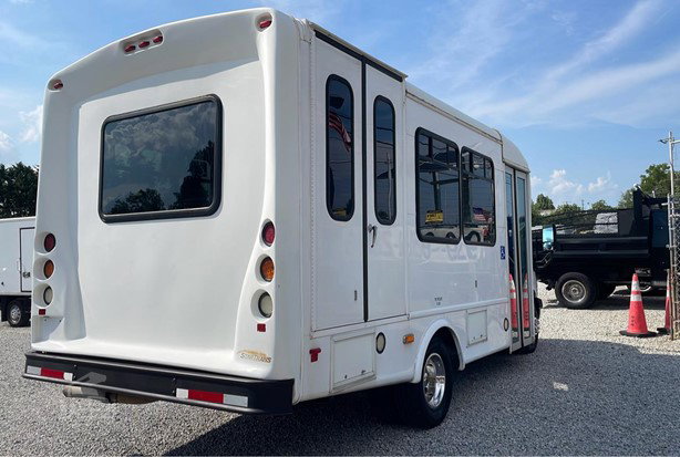 2015 Chevrolet Express 3500 Van - Passenger for sale — view 5