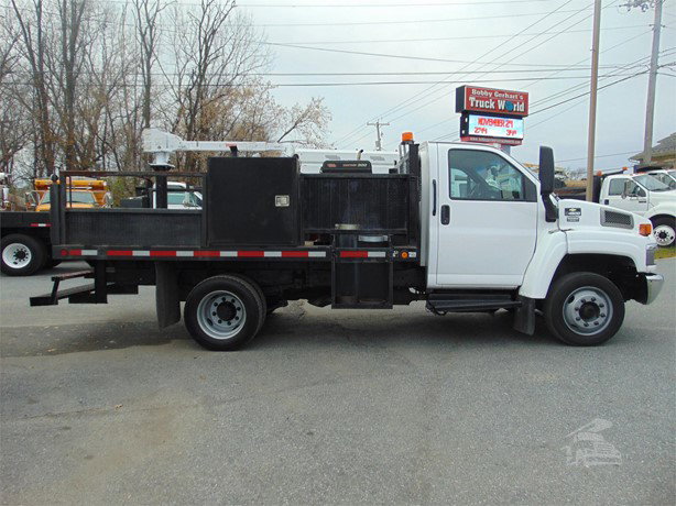 2008 Chevrolet Kodiak C4500 Flatbed Truck for sale — view 2