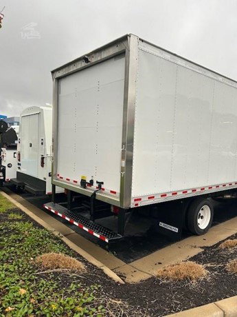 2025 Chevrolet LCF5500XD Box Truck for sale — view 2