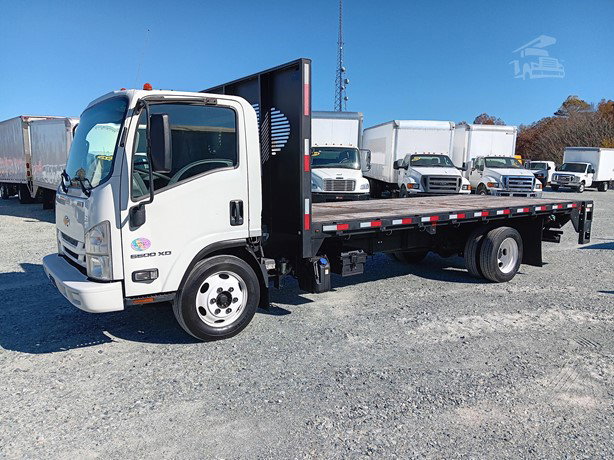 2018 Chevrolet LCF5500XD Flatbed Truck for sale — view 2
