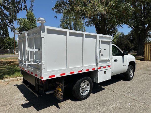2013 Chevrolet Silverado 2500 Flatbed Truck for sale — view 3