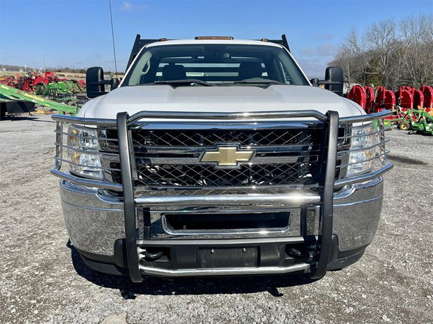 2011 Chevrolet Silverado 3500 Flatbed Truck for sale — view 2