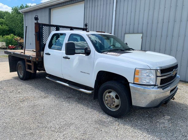 2011 Chevrolet Silverado 3500 Flatbed Truck for sale — view 2