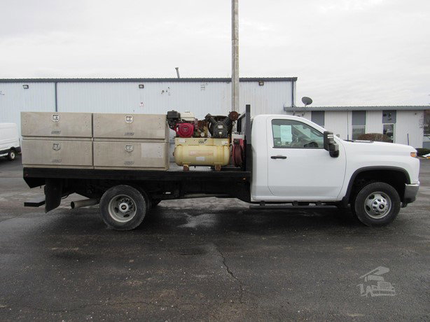 2021 Chevrolet Silverado 3500 Flatbed Truck for sale — view 3