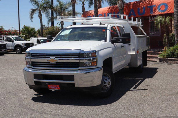 2018 Chevrolet Silverado 3500 Flatbed Truck for sale — view 4