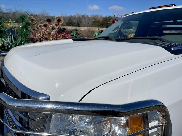 2011 Chevrolet Silverado 3500 Flatbed Truck for sale — view 4
