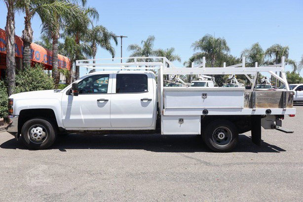 2018 Chevrolet Silverado 3500 Flatbed Truck for sale — view 5
