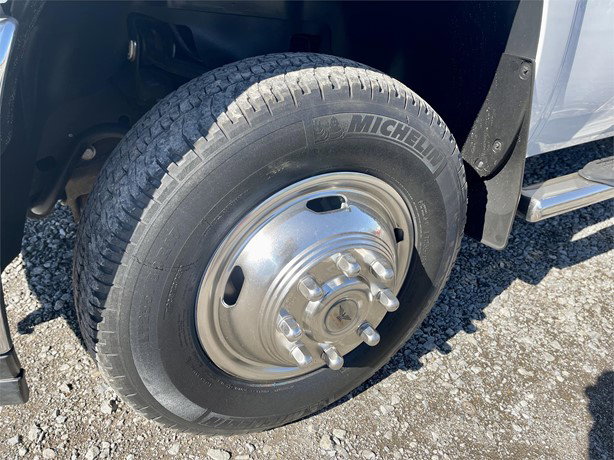 2011 Chevrolet Silverado 3500 Flatbed Truck for sale — view 5