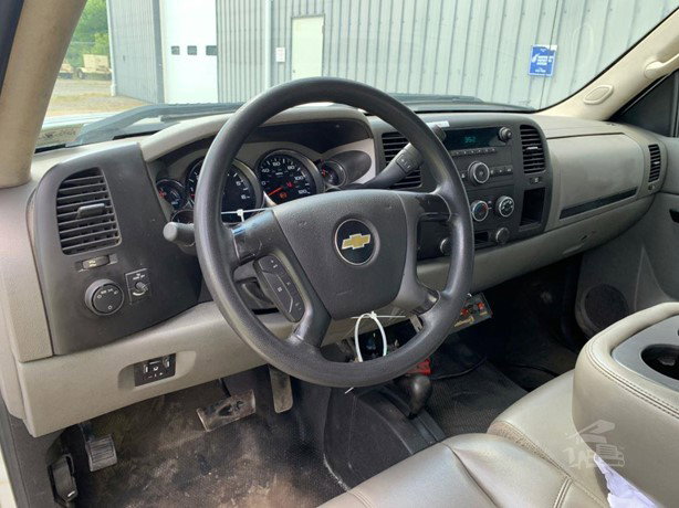 2011 Chevrolet Silverado 3500 Flatbed Truck for sale — view 5