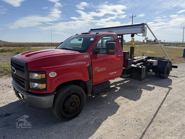 2020 Chevrolet Silverado 6500 Hook Lift Truck for sale — view 3