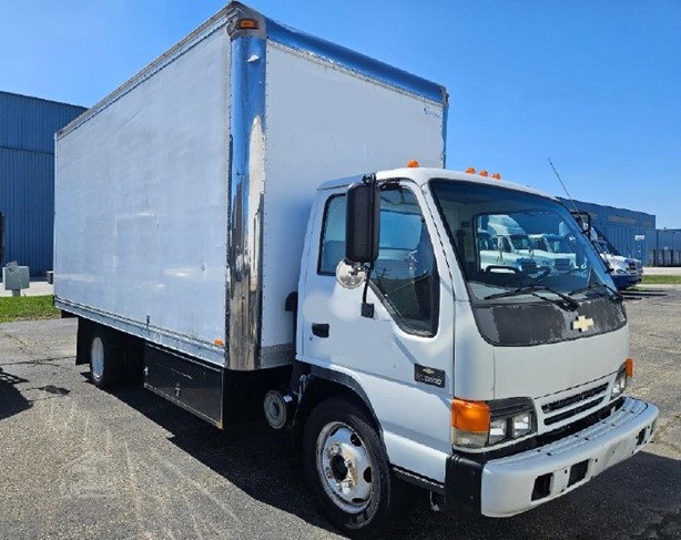 2005 Chevrolet W5 Box Truck for sale — view 2