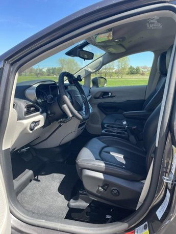 2023 Chrysler Pacifica Van - Passenger for sale — view 3